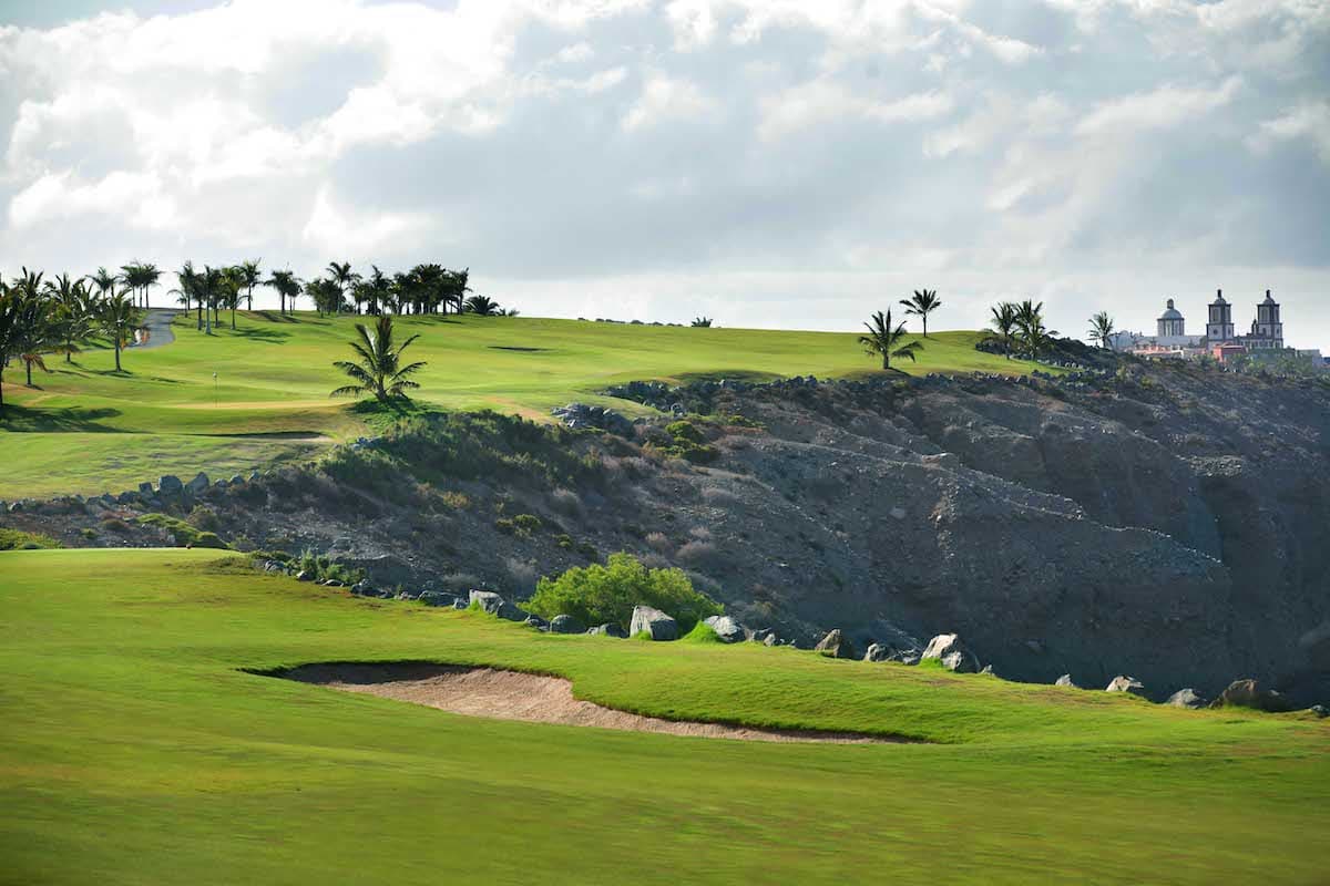 Clifftop golf hole at Meloneras Spain