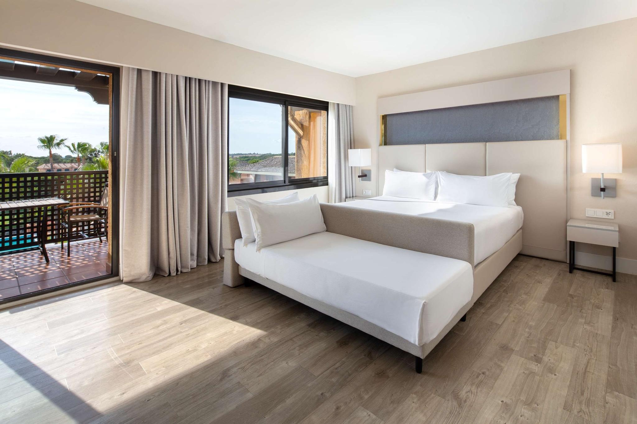 Double Room with a balcony overlooking the swimming pool