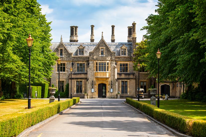 Front entrance to the Foxhills Golf Club & Resort