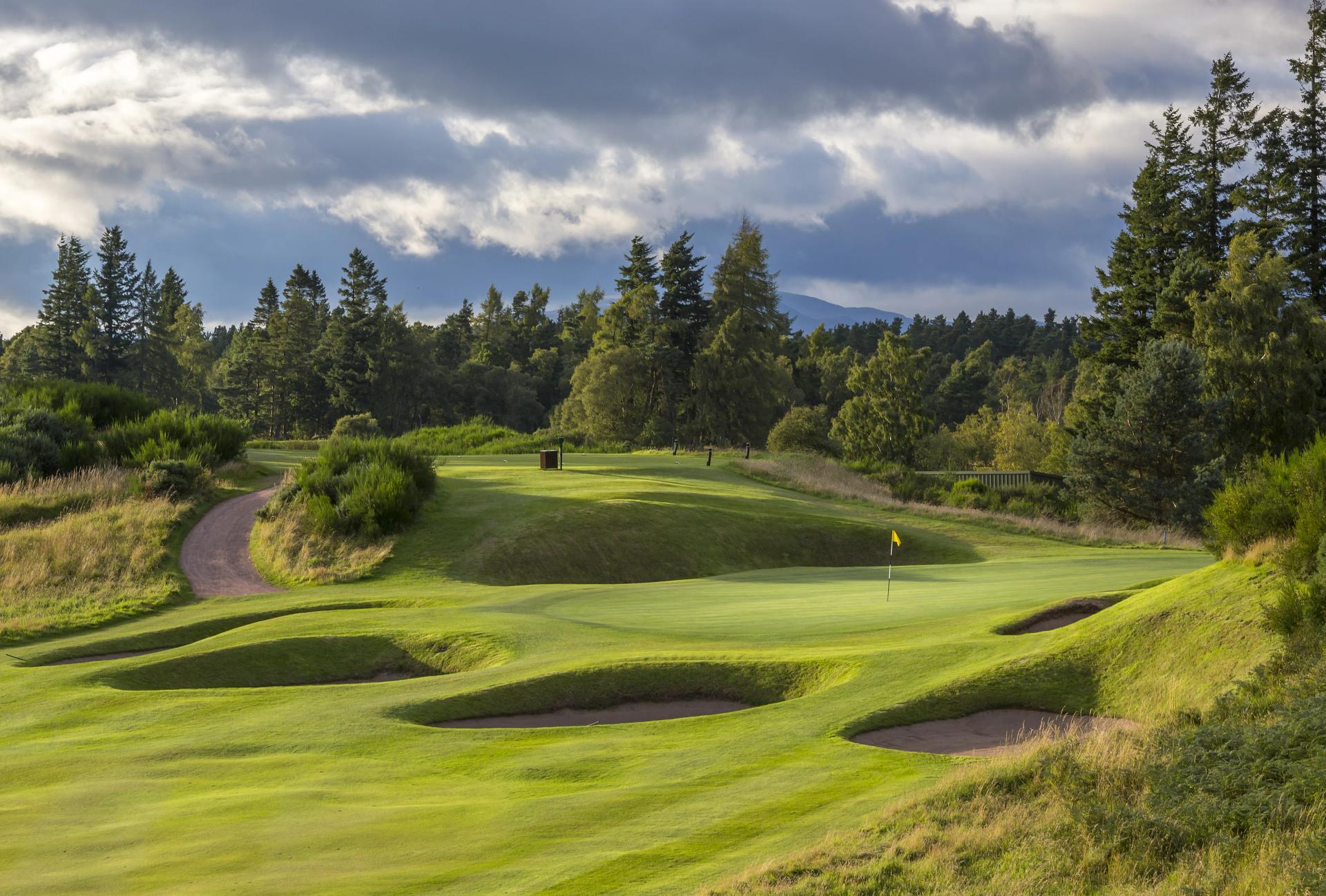A smooth green surrounded by sand bunkers