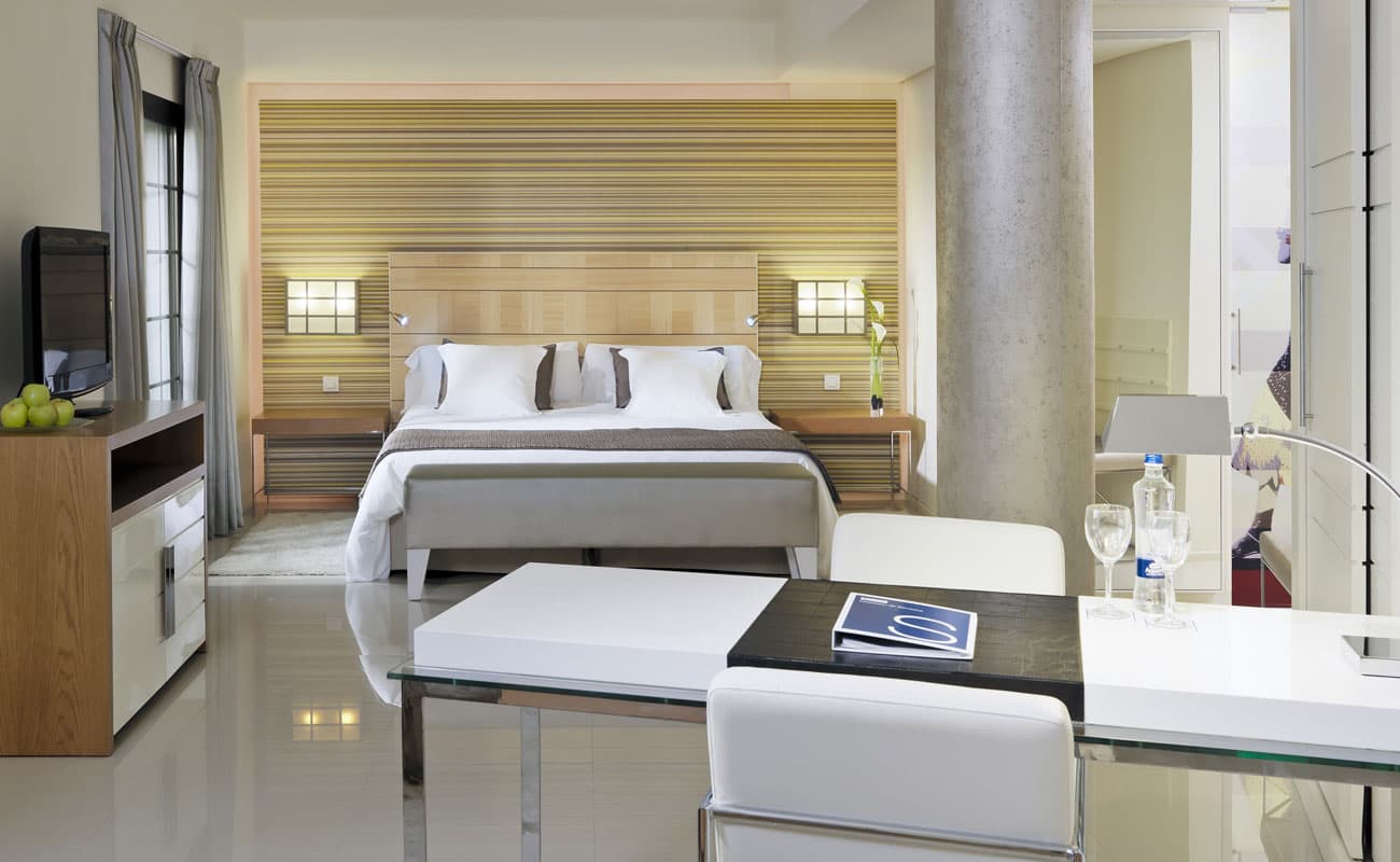 Double bed suite at H10 Andalucía Plaza