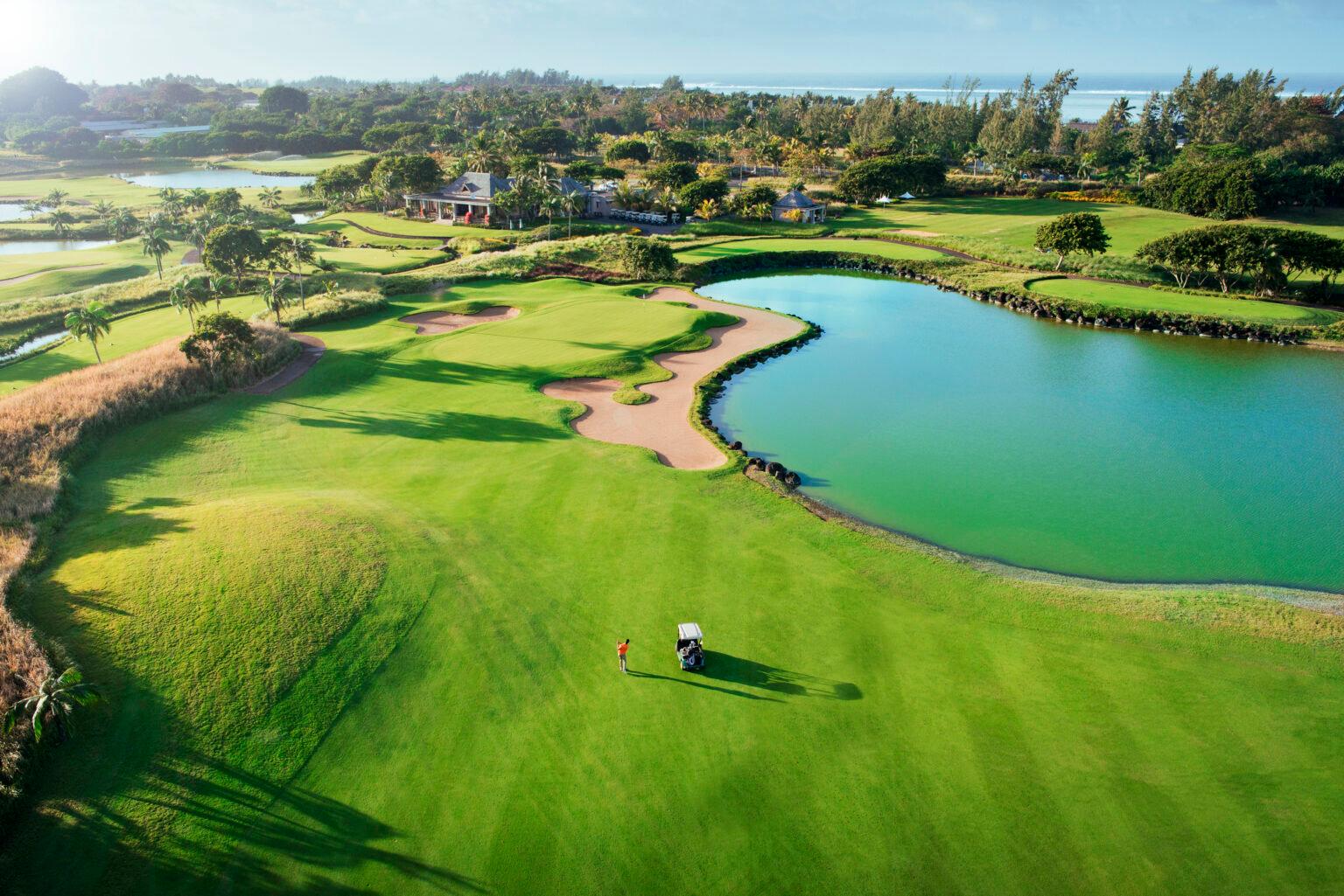 Overhead view of a well maintained fairway next to a water hazard