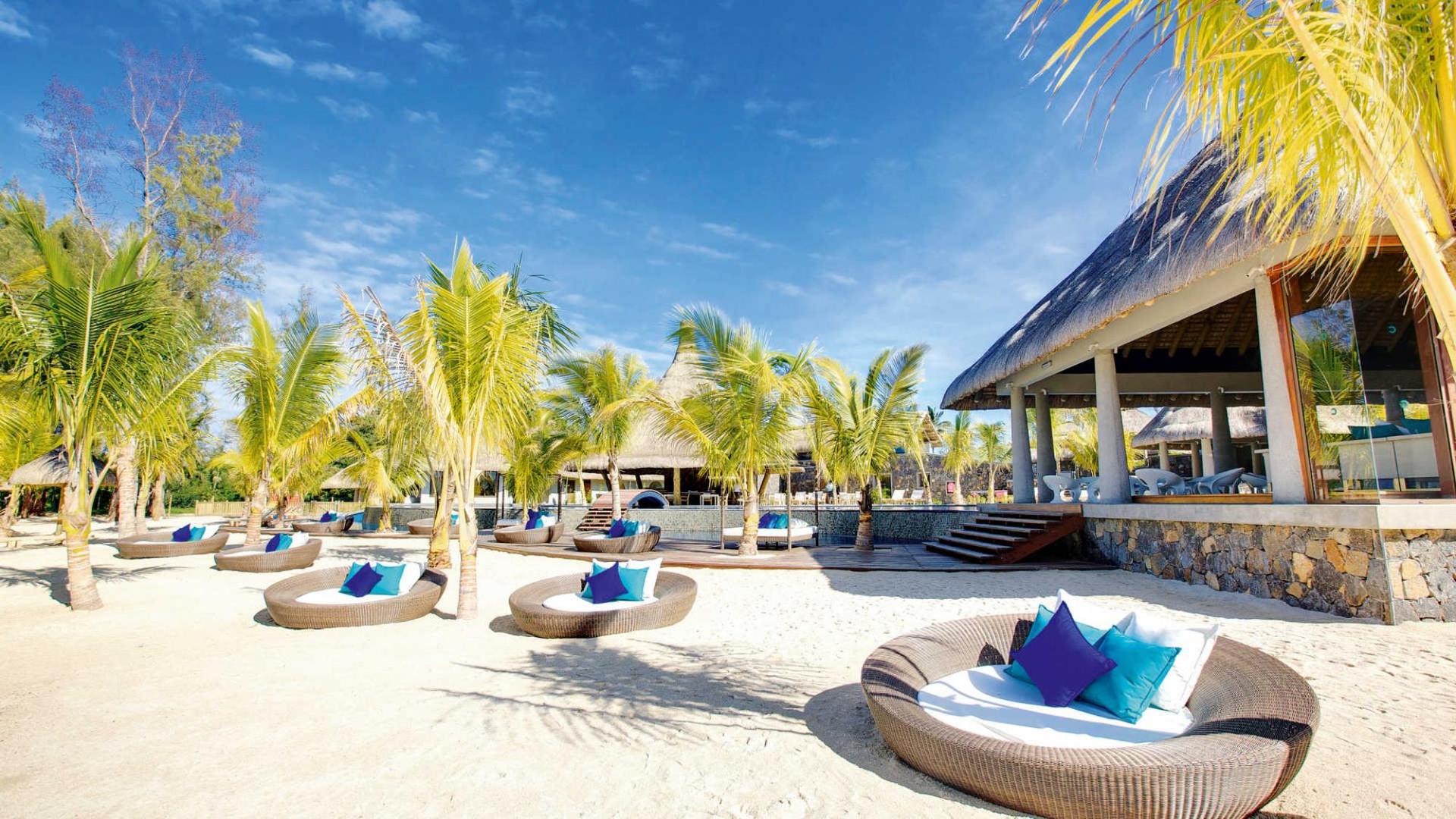 Private beach at the Heritage Awali with sofas