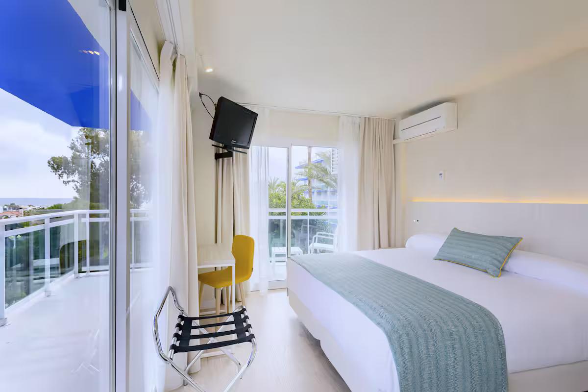 Double bed suite at Hotel Palmasol