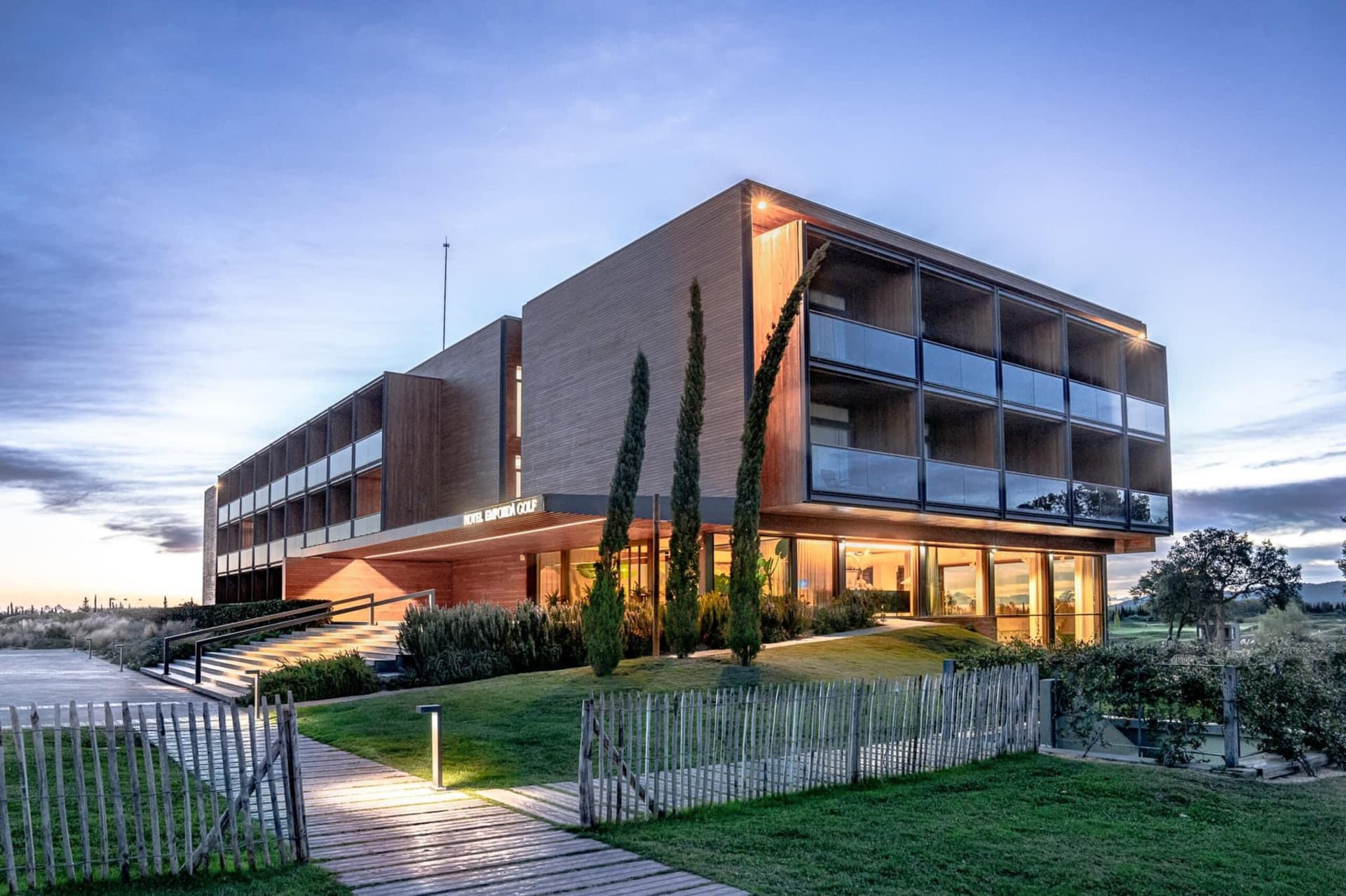 Panoramic view of the Hotel Emporda Golf building