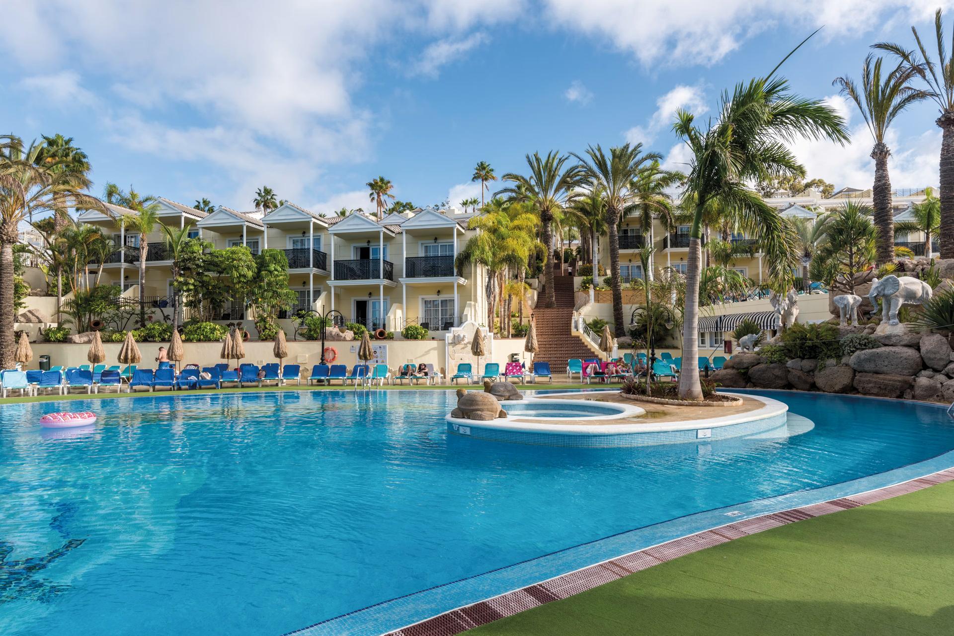 Panoramic view of the outdoor swimming pool at Hotel Gran Oasis Resort