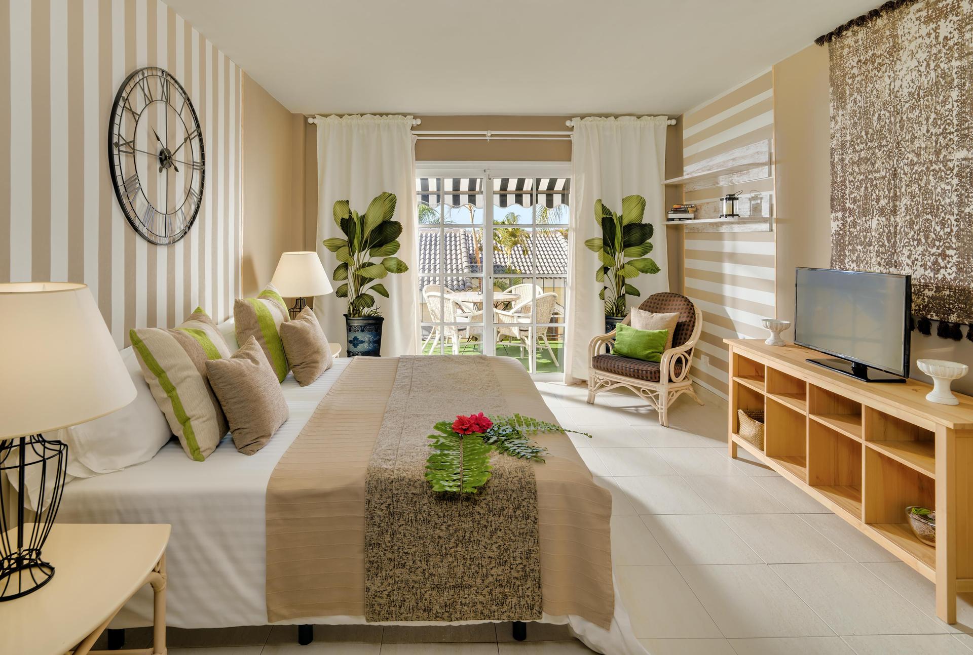Double bed suite at Hotel Gran Oasis Resort