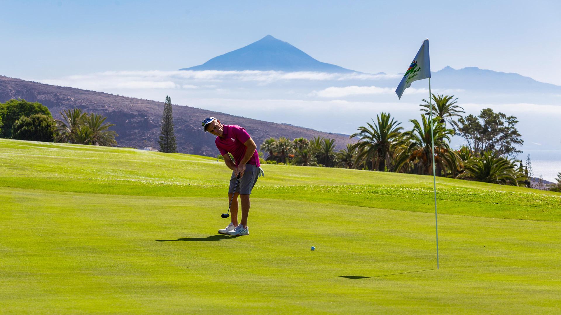 Golfer putting on a smooth green at Tecina Golf