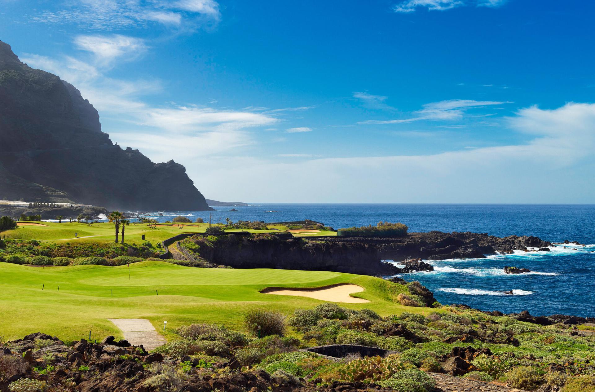 A well maintained coastal fairway nestled with sand bunkers