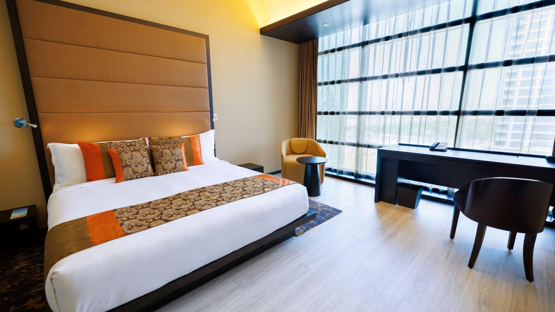 Spacious double bed suite at Southern Sun - Abu Dhabi