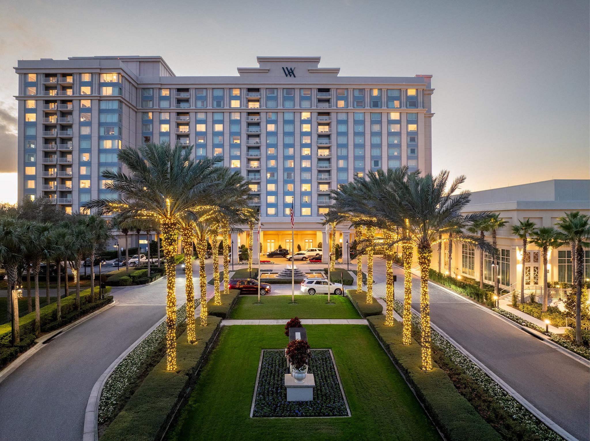 Panoramic view of the front of the Waldorf Astoria