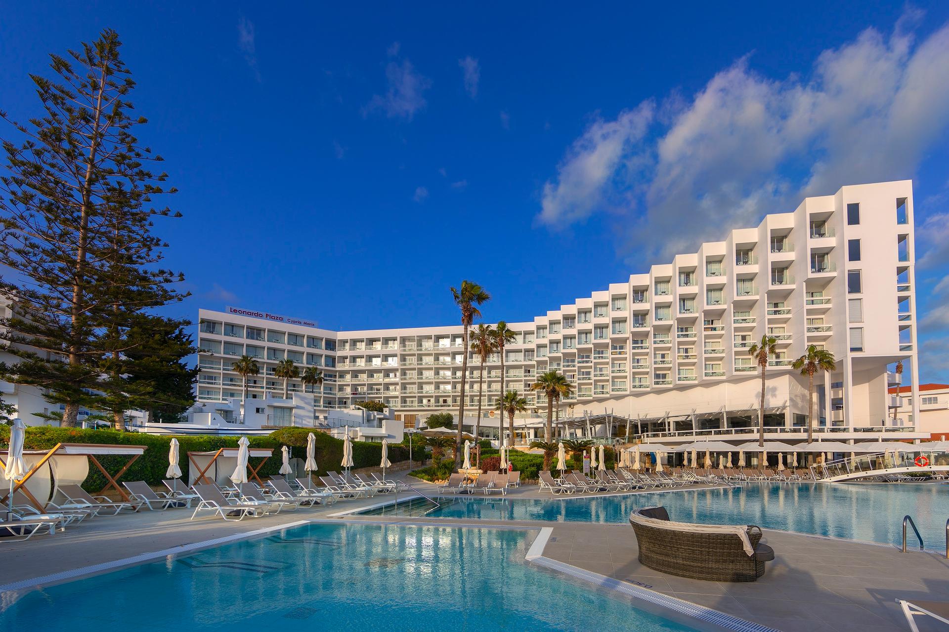 Panoramic view of the Leonardo Plaza overlooking outdoor swimming pool