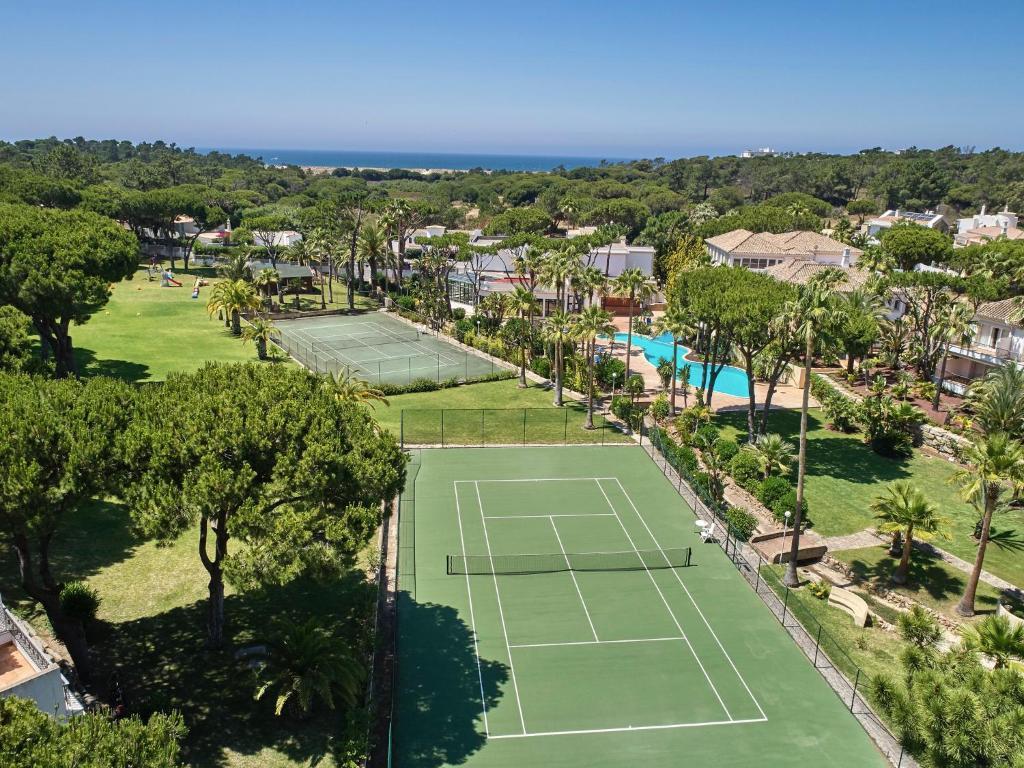 Tennis courts at the Ria Park Garden Hotel