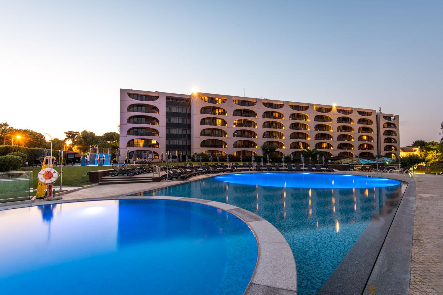 Panoramic view of the Vila Gale Cascais overlooking the outdoor swimming pool