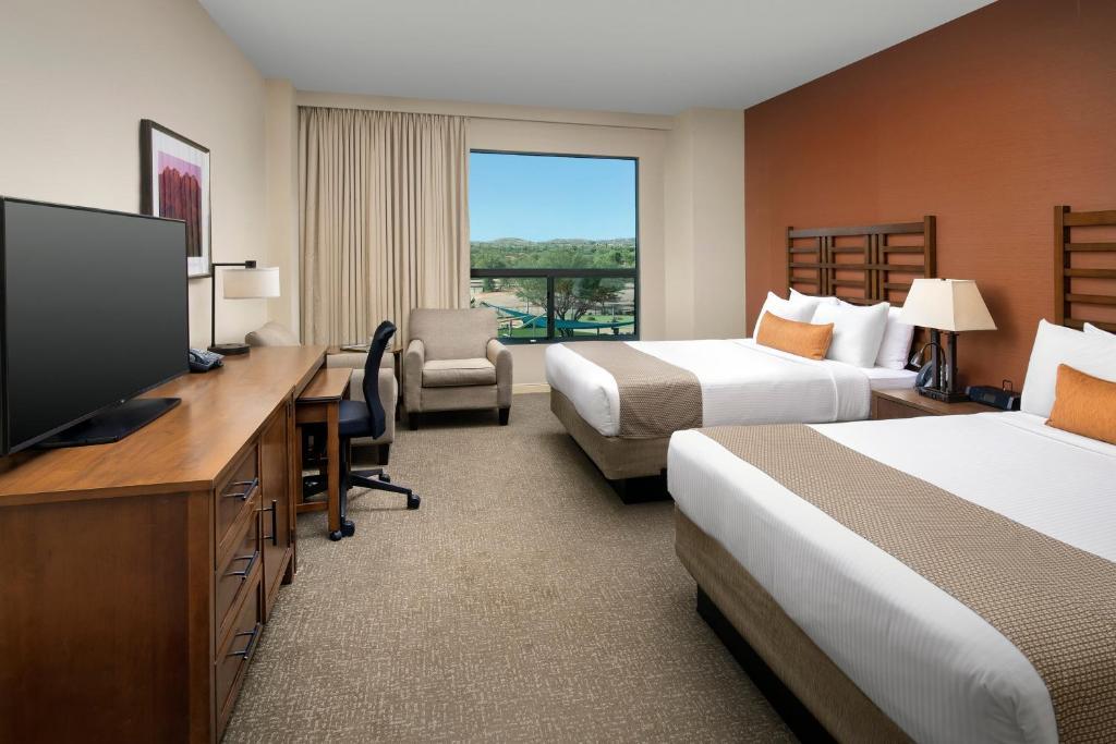 Twin bed room inside the We-Ko-Pa Resort