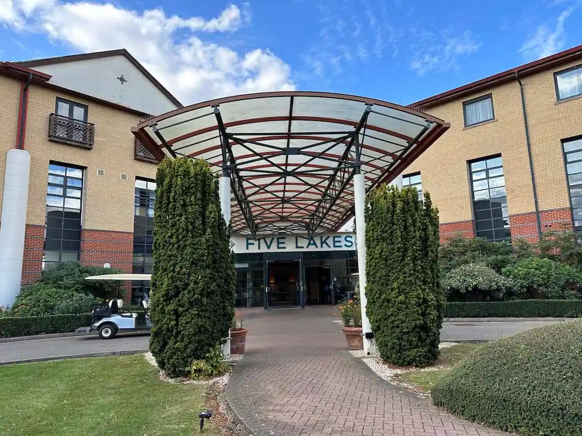 Front entrance to the Five Lakes Resort