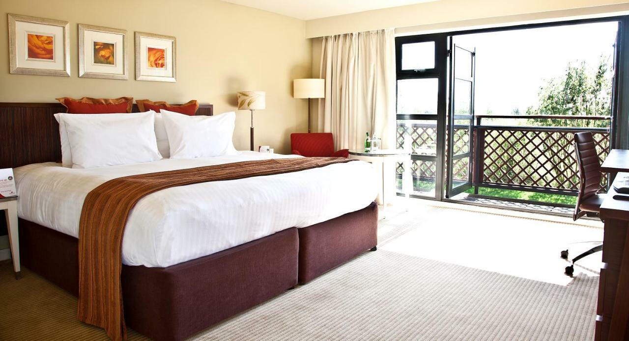 Double bed suite at Five Lakes Resort