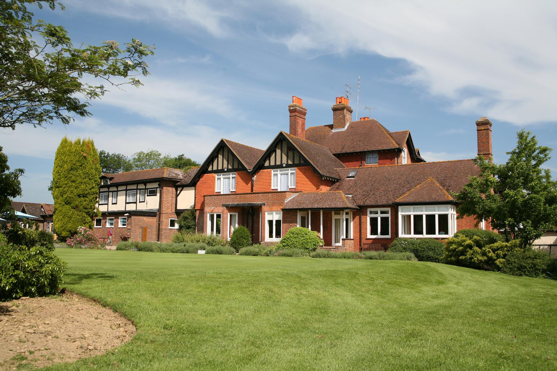 Front view of the Gatton Manor Golf Club building