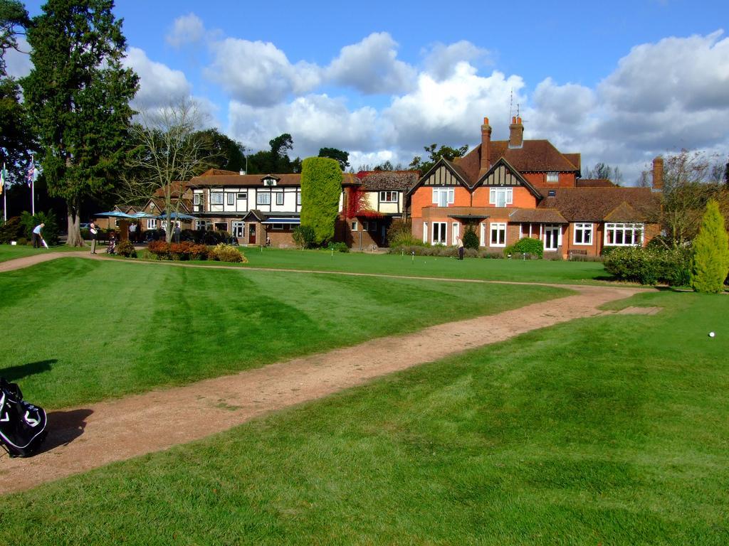 Panoramic view of the Gatton Manor Golf Clubhouse