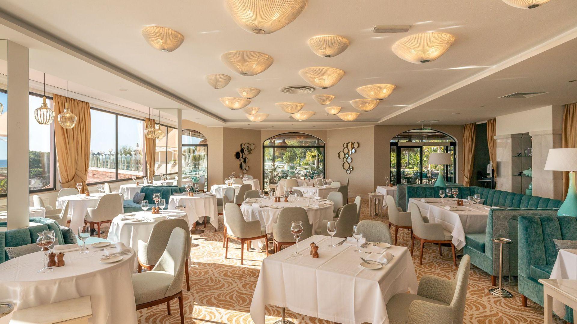 Indoor dining area at Hotel Quinta do Lago