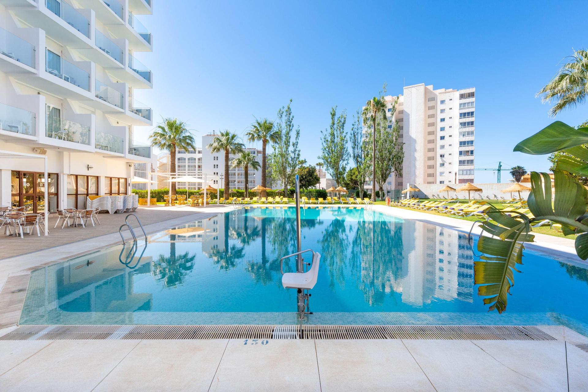 Outdoor swimming pool at the Hotel THB San Fermín