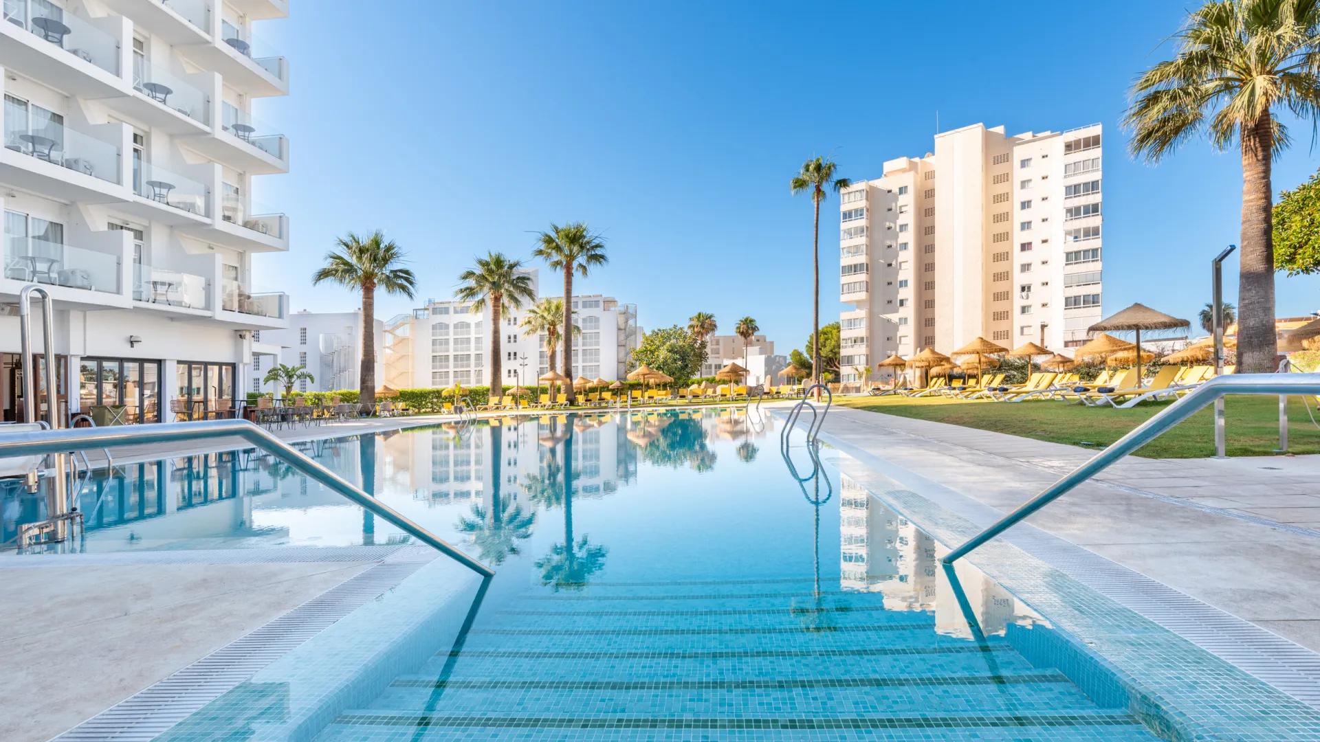 Outdoor swimming pool at the Hotel THB San Fermín