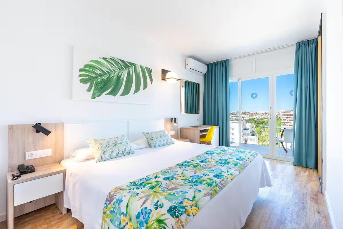 Double bed suite at Hotel THB San Fermín