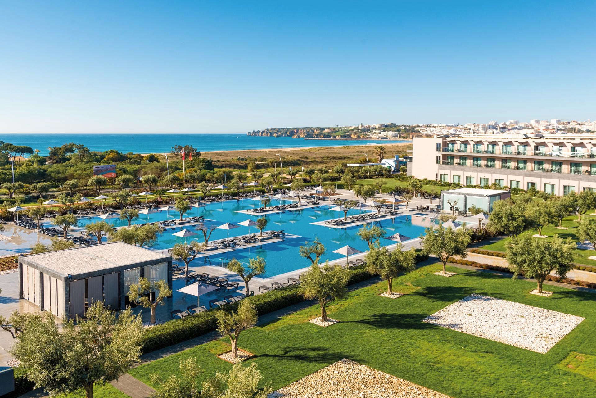 Overhead view of the outdoor swimming pool at Hotel Vila Gale Lagos