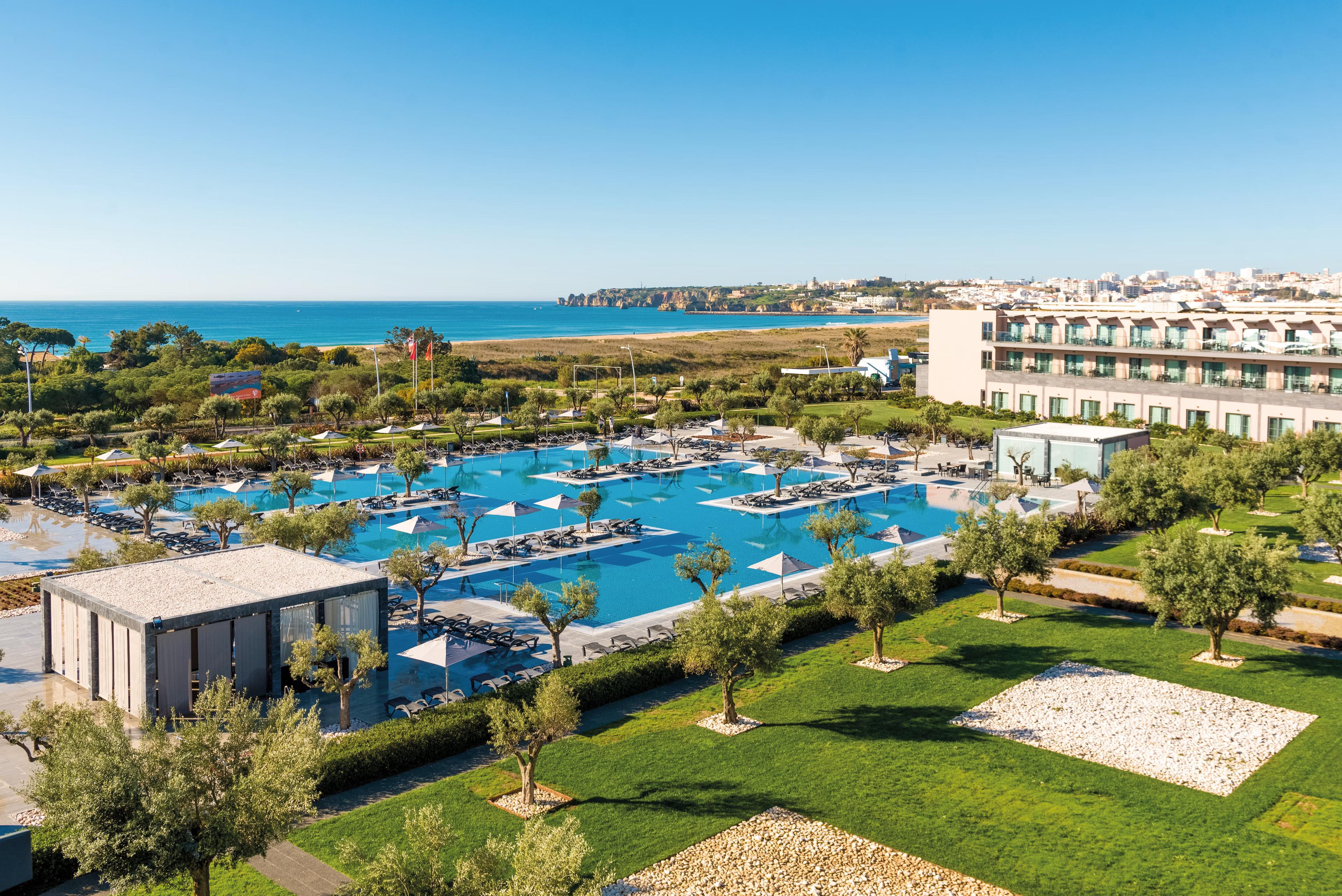Overhead view of the outdoor swimming pool at Hotel Vila Gale Lagos