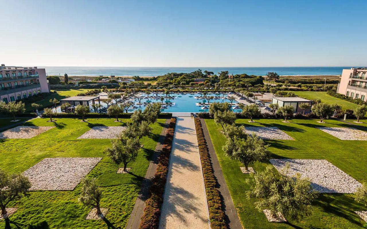 A walkway leading towards the outdoor swimming pool at Hotel Vila Gale Lagos
