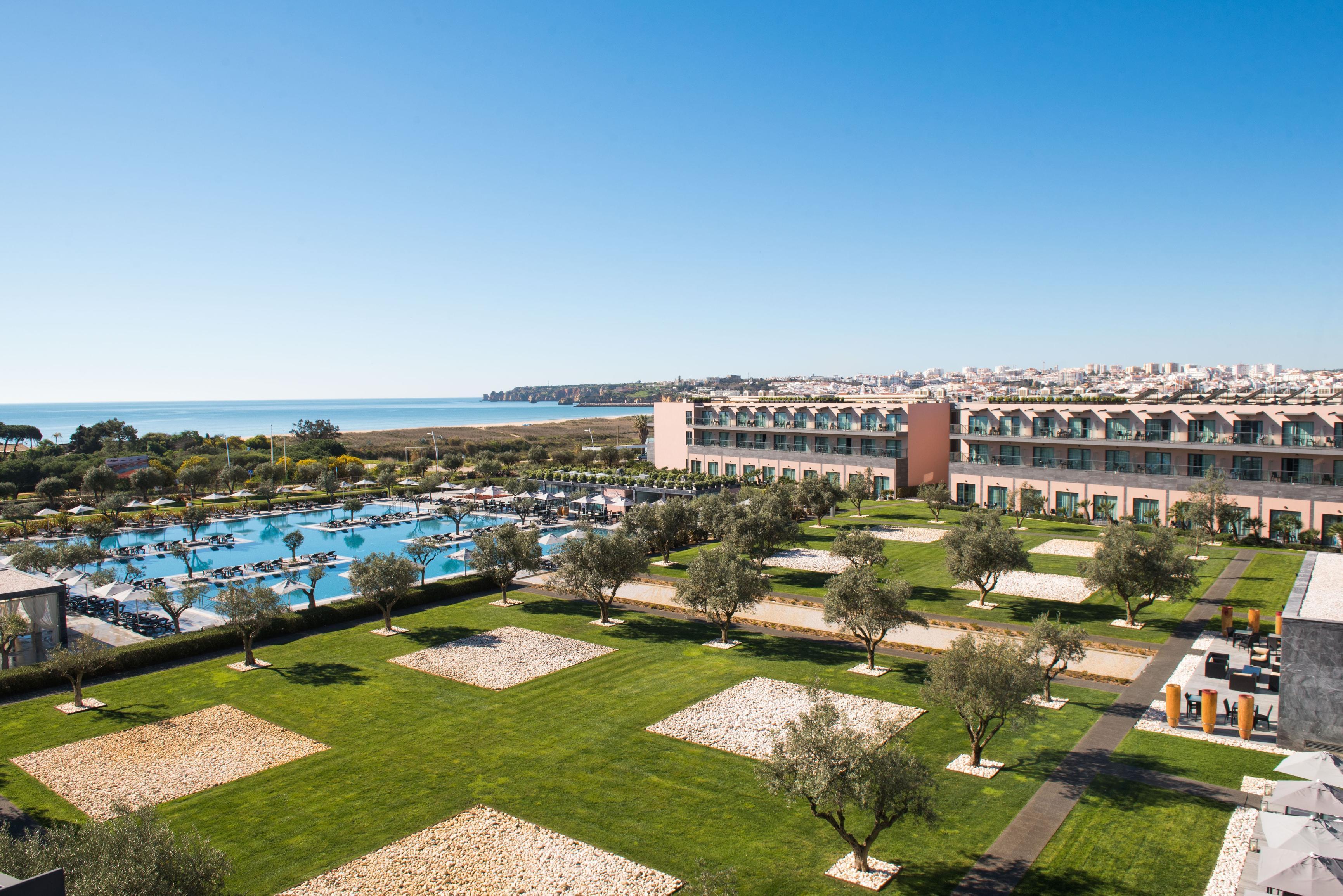 Overhead view of the outdoor swimming pool at Hotel Vila Gale Lagos