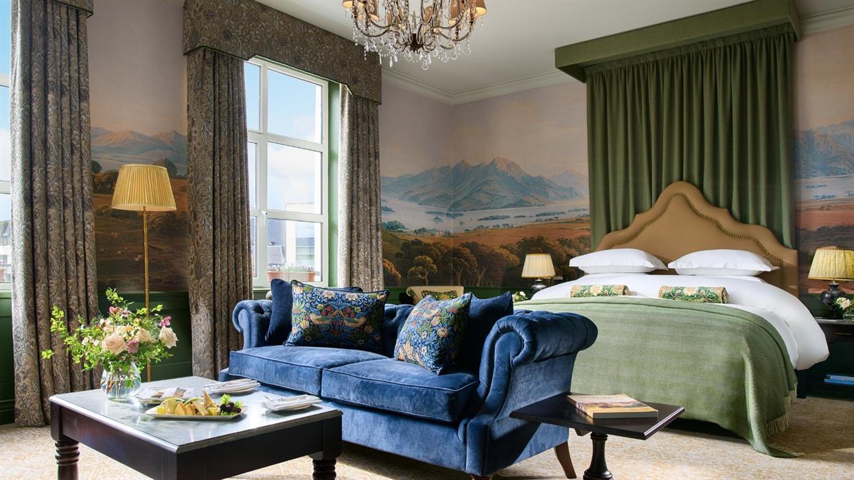 Panoramic view of a grand modern bed room at the Killarney Park Hotel
