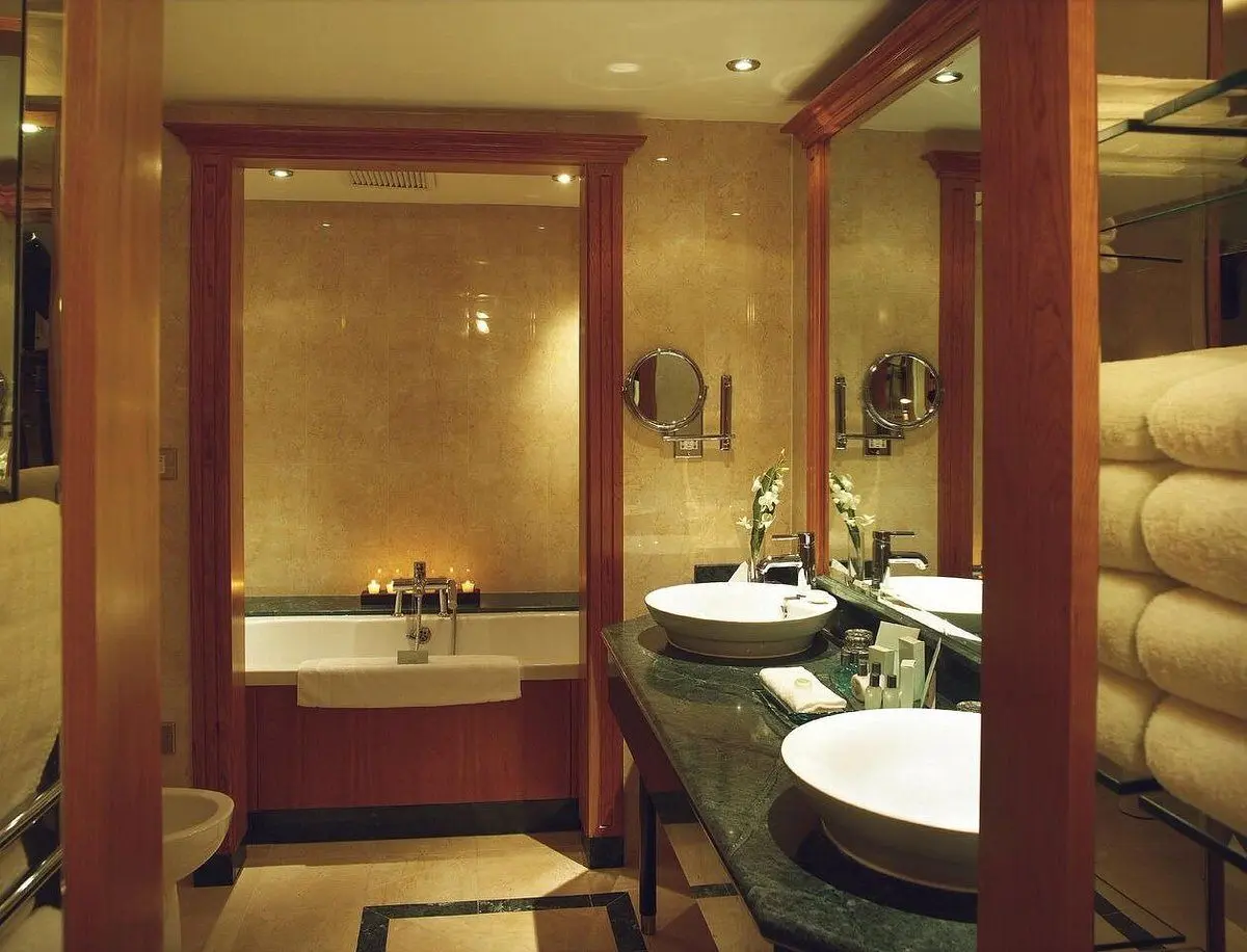 Bathroom as part of a suite at Killarney Towers Hotel
