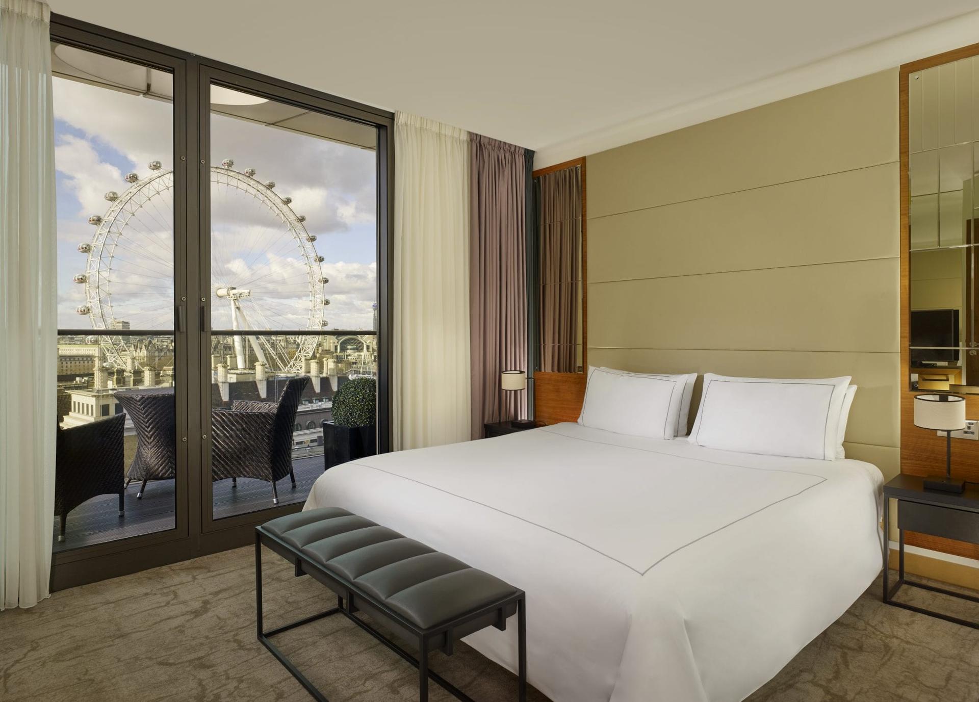 Double bed suite with balcony views at Park Plaza County Hall