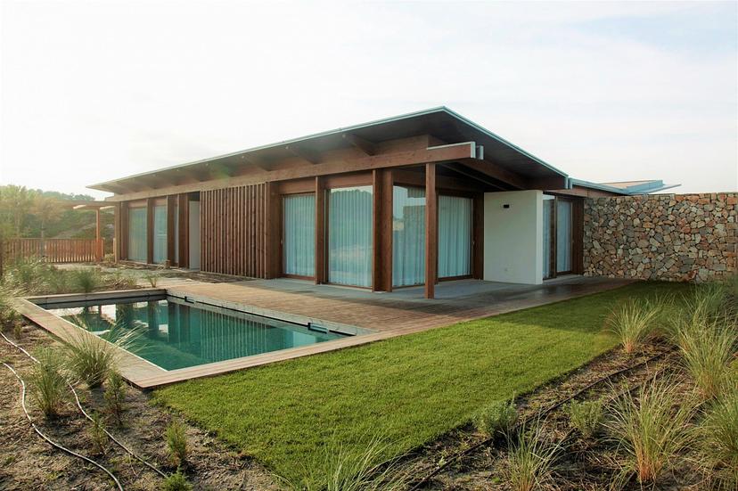 A villa with a private pool at Praia Rey West Cliffs