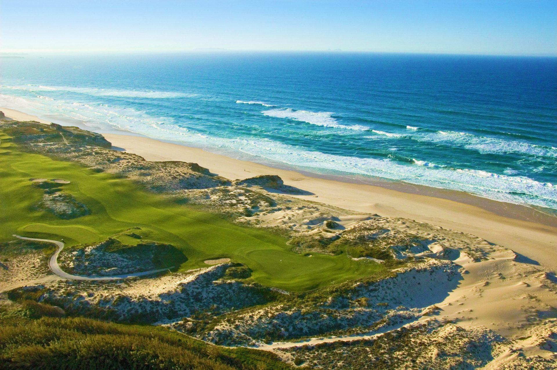Overhead view of the Praia Rey West Cliffs coastal golf course
