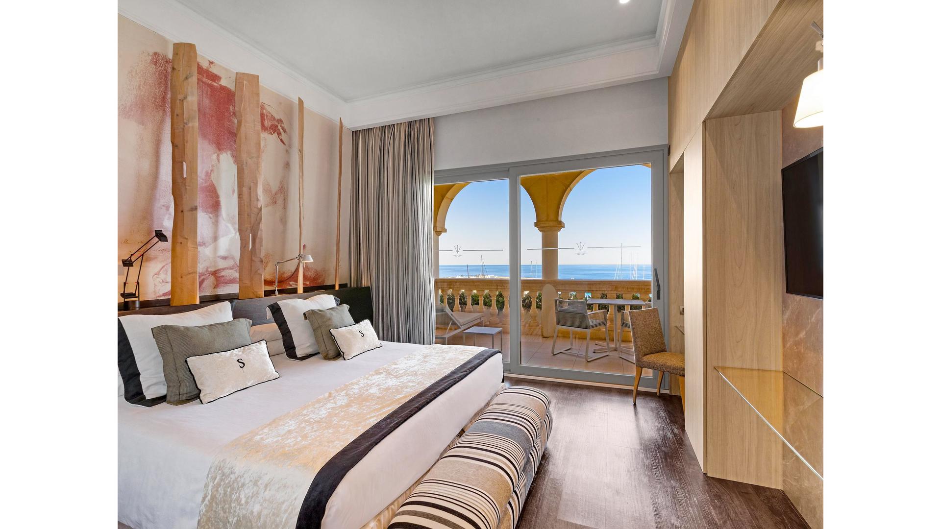 Double bed suite with balcony views