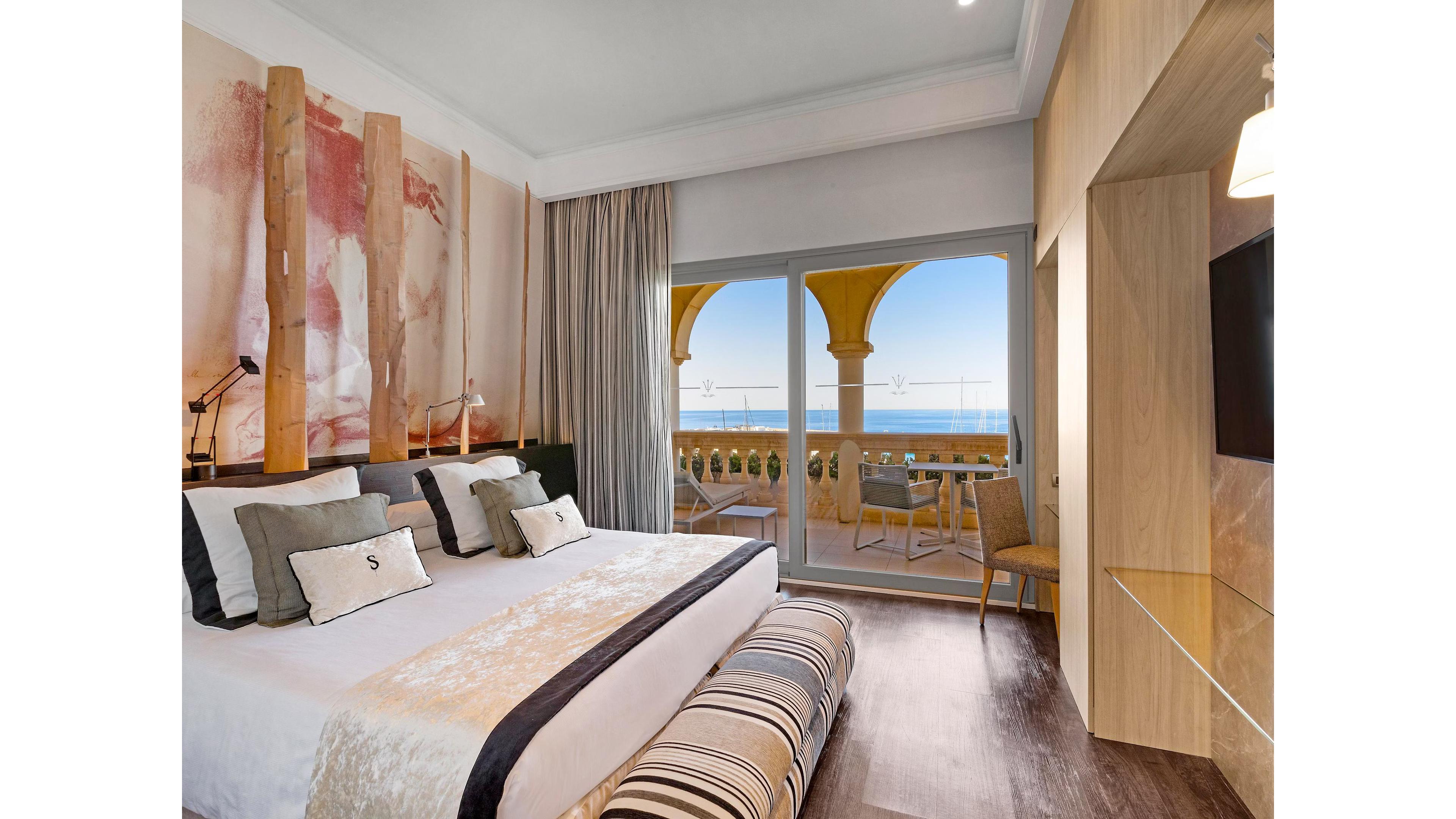 Double bed suite with balcony views