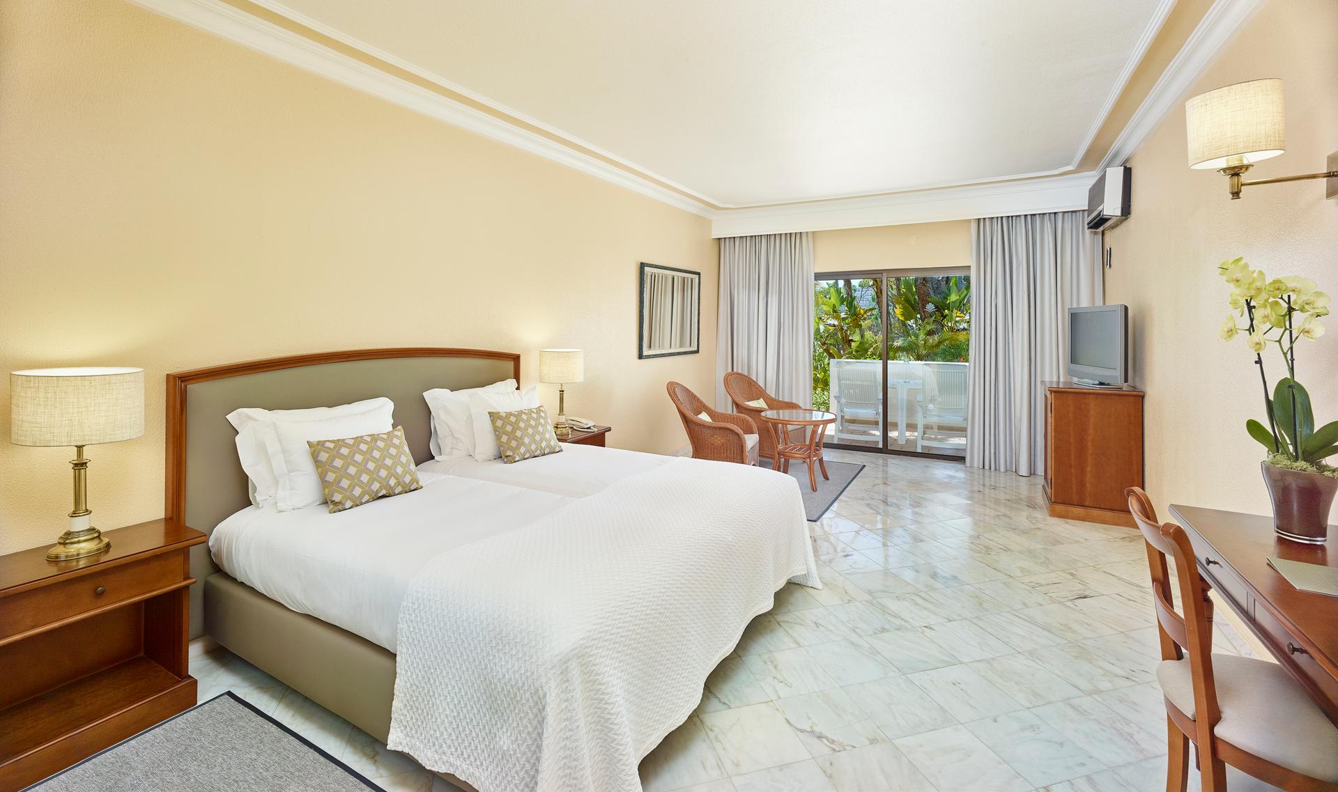 Double bed suite at Ria Park Garden