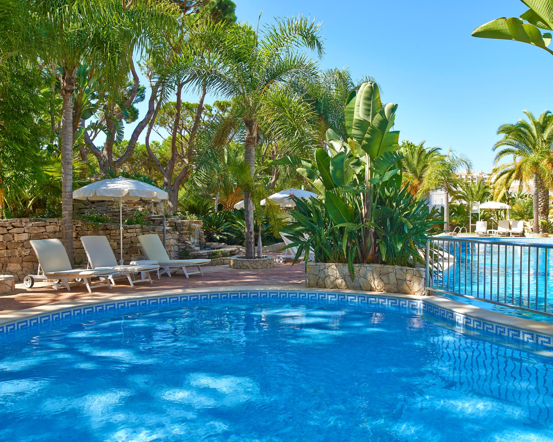 Panoramic view of the outdoor swimming pool at Ria Park Garden
