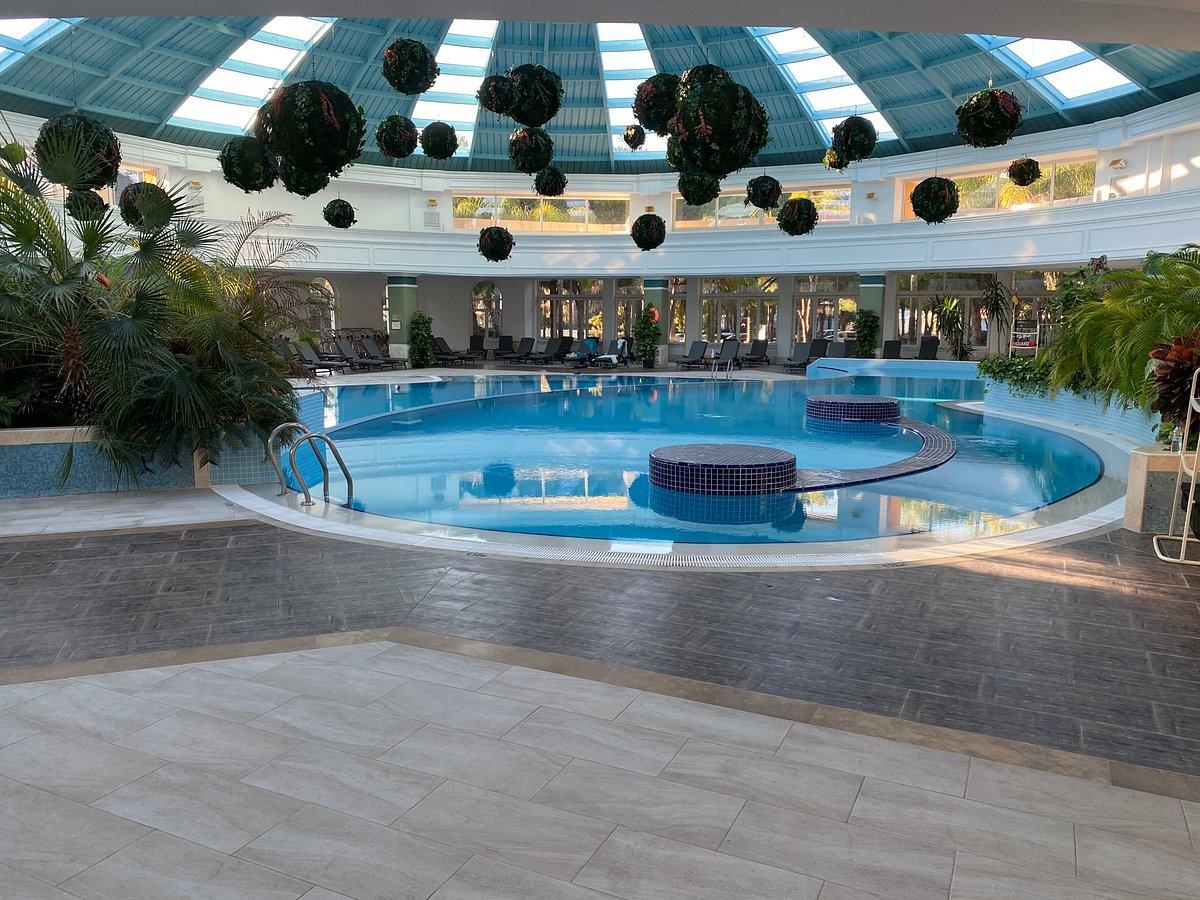 Indoor swimming pool at Robinson Nobilis