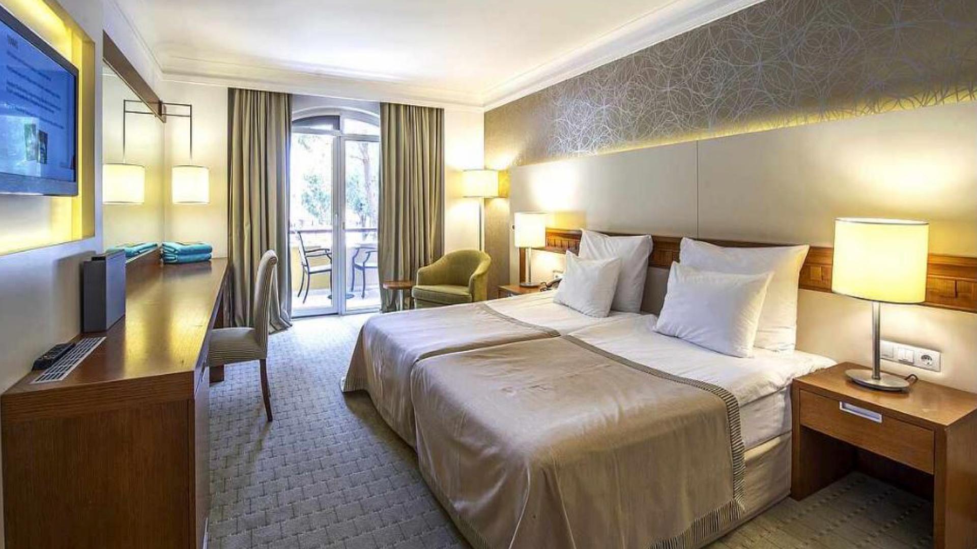 Double bed suite at the Robinson Nobilis