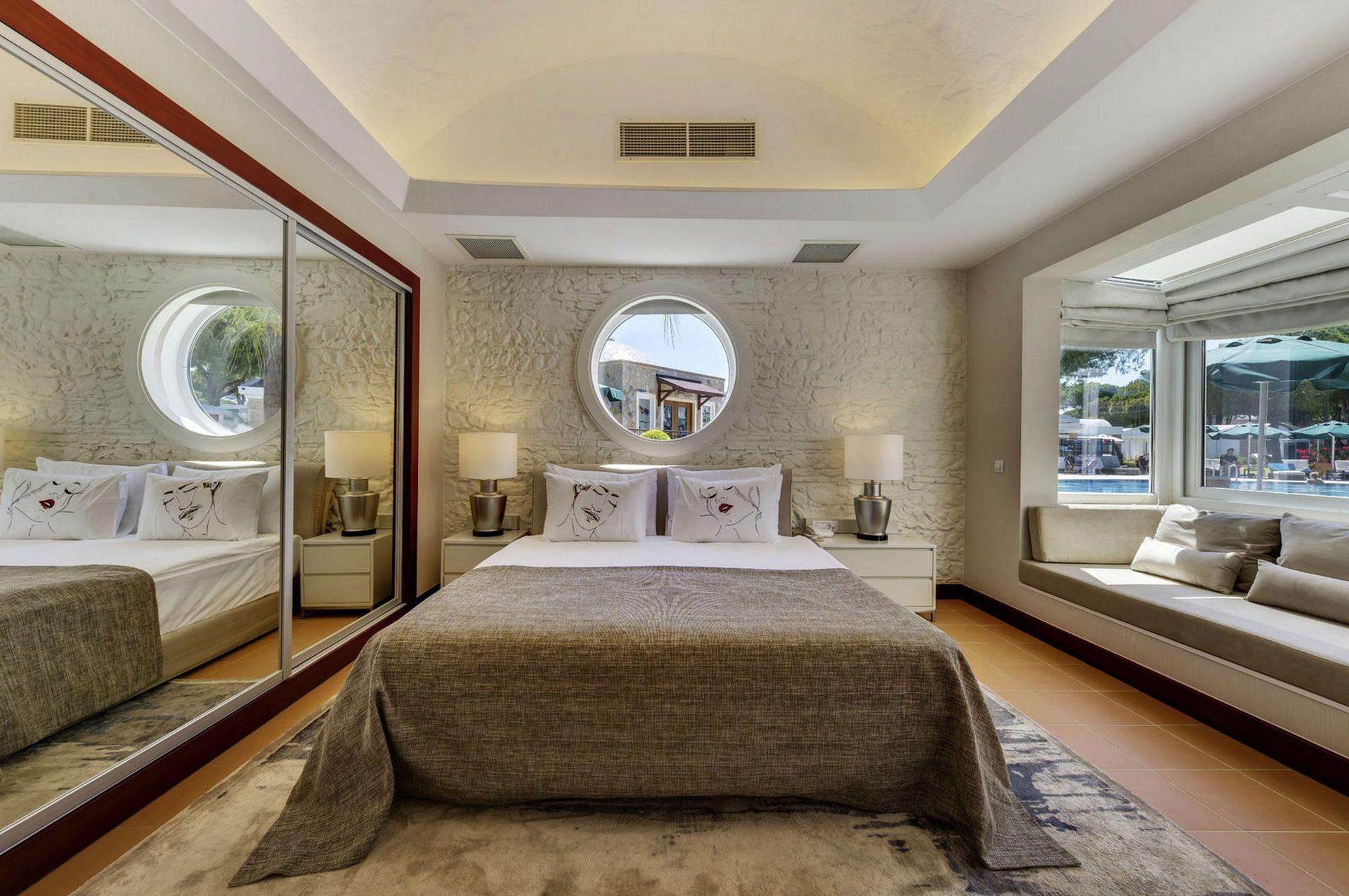 Double bed suite at the Robinson Nobilis