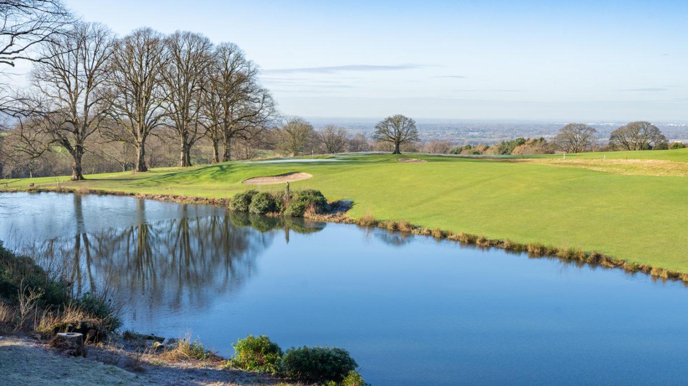 A fairway next to a water hazard