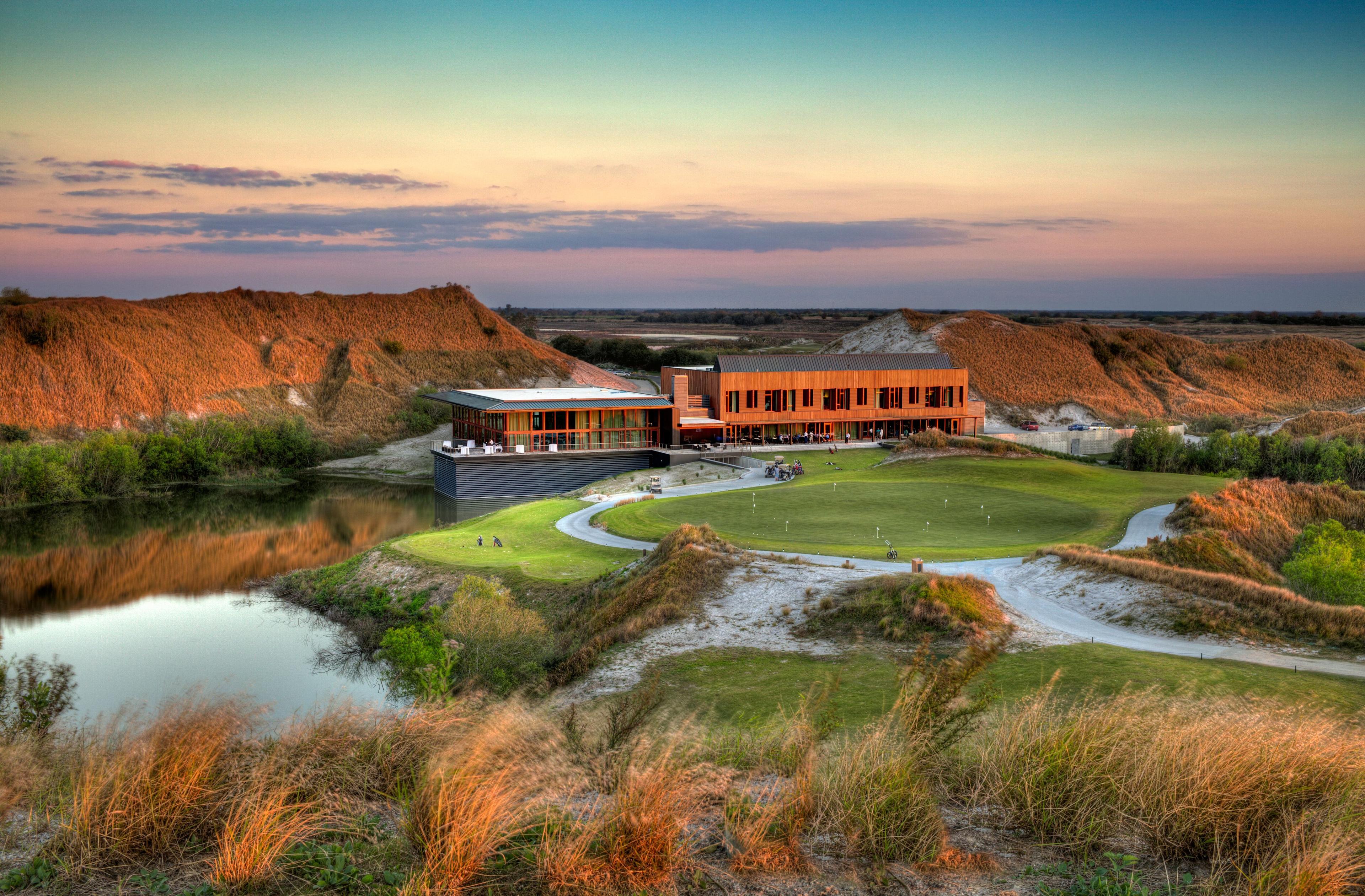 The Streamsong Golf Resort clubhouse overlooking the course