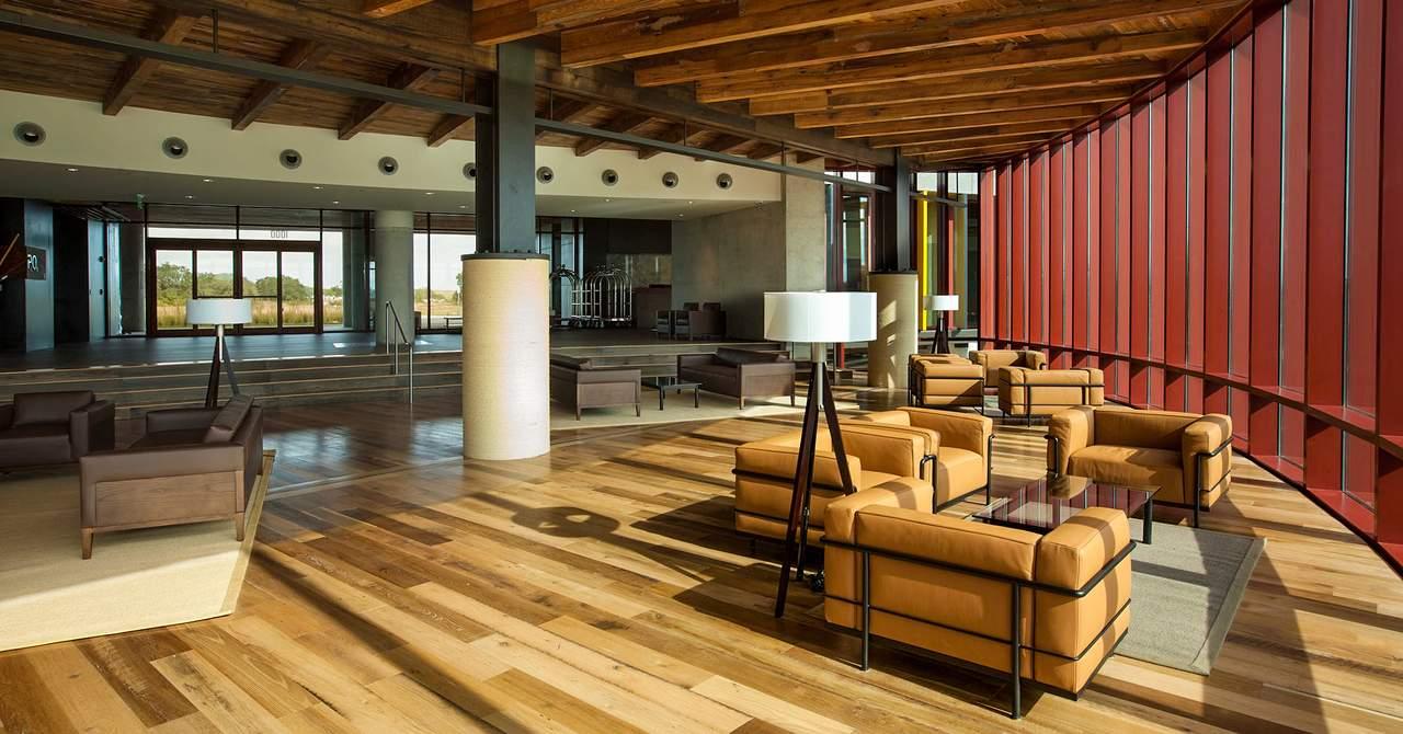 Indoor lounging area at the Streamsong Golf Resort