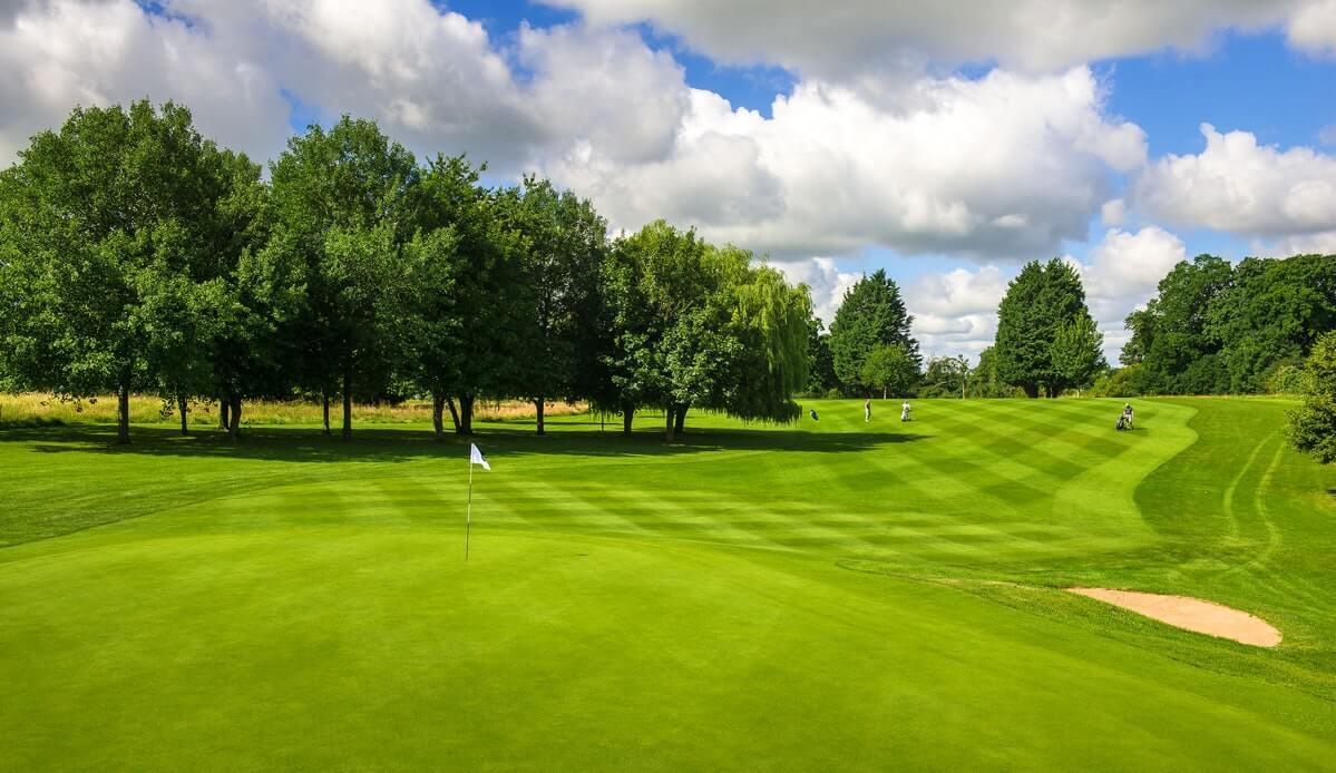 A well maintained fairway leading to a smooth green at Tewkesbury Park