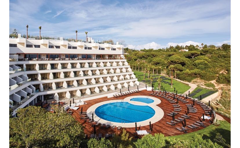 Panoramic view of the Tivoli Carvoeiro hotel overlooking the outdoor swimming pool