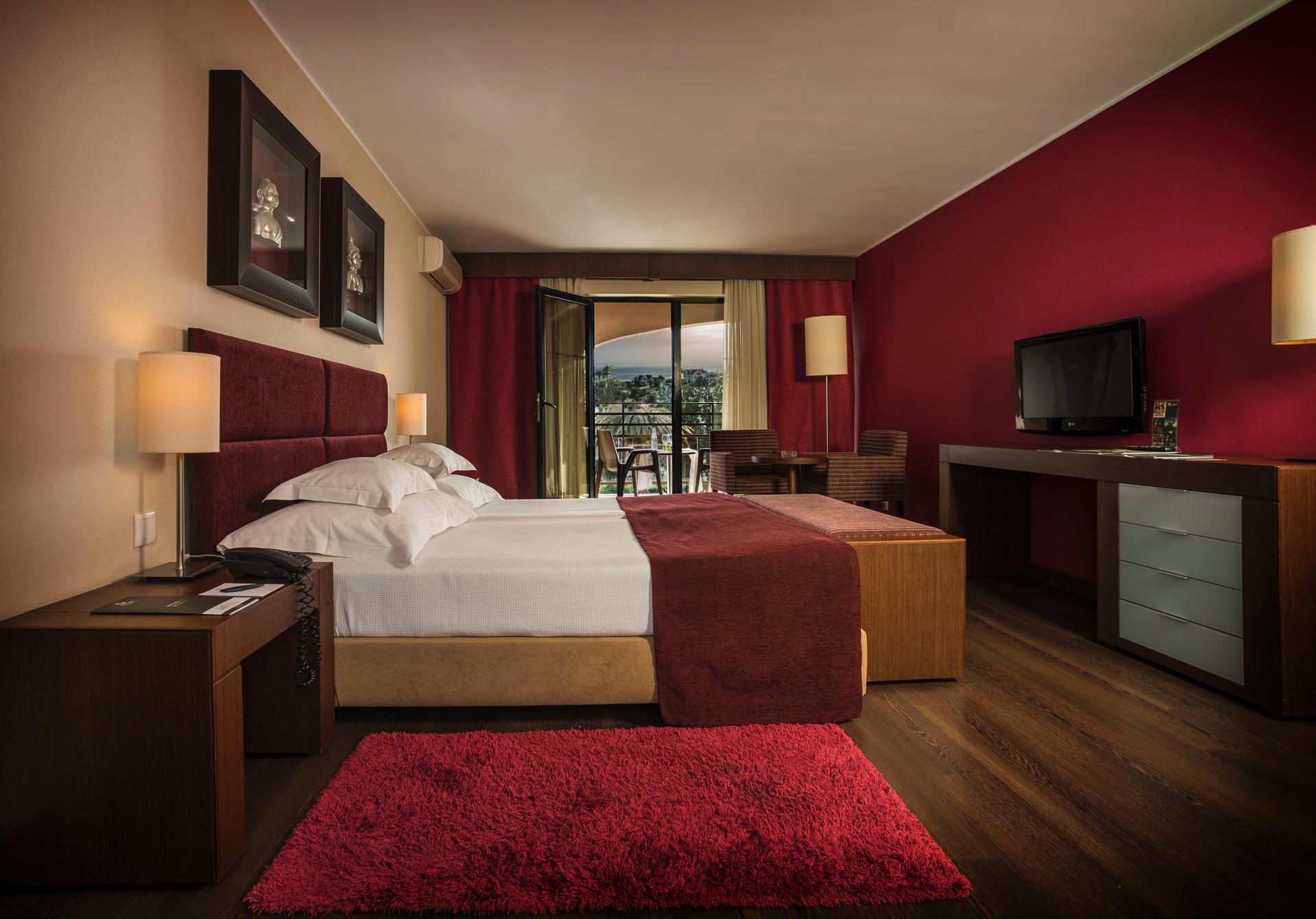 Double bed suite at the Vila Gale Cascais