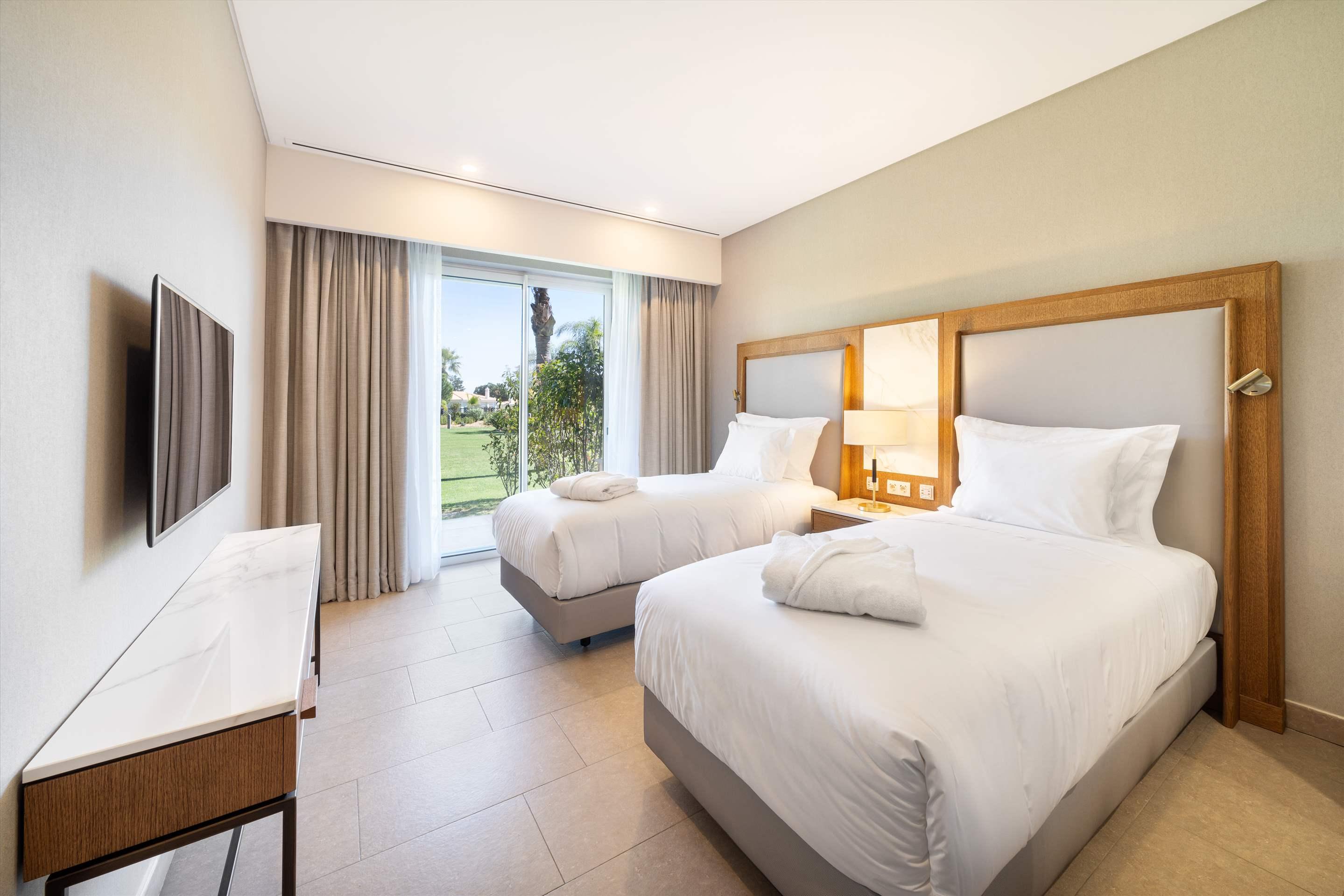Twin bed room at the Wyndham Grand Algarve